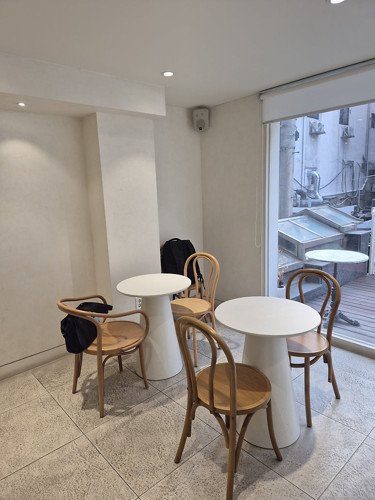 Moustiers: a standout dessert café in Bangbae, Seoul (macarons & signature cake)