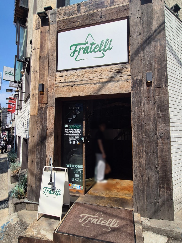 Fratelli: a four-floor rooftop planterior café near Gangnam Station, Seoul