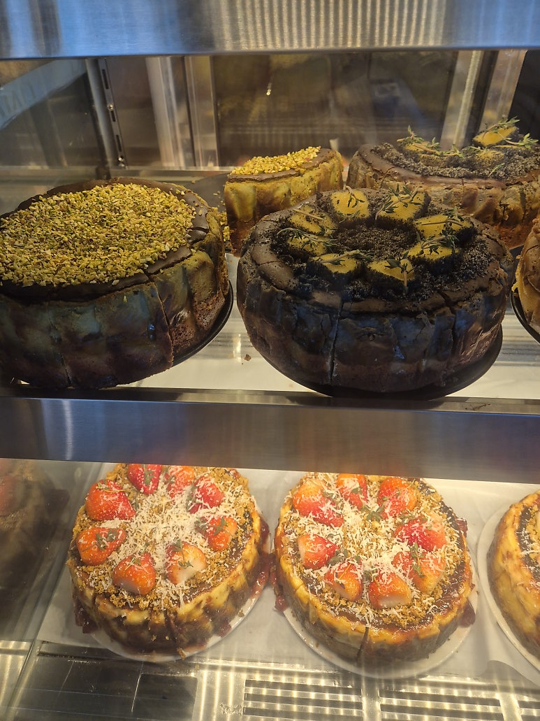 RUF RUF: the crumble cheesecake café everyone's talking about in Seongsu, Seoul