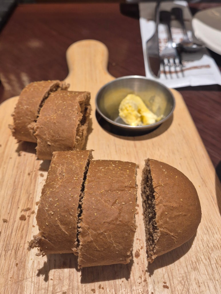 Outback Steakhouse Jamsil (Lotte Department Store): lunch review with a Lotte World view