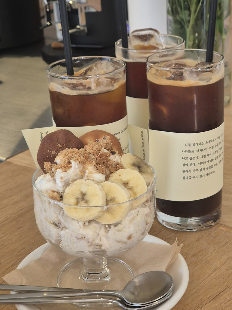 A CUP OF TEXT (어코트): a book-themed aesthetic café in Haebangchon, Seoul