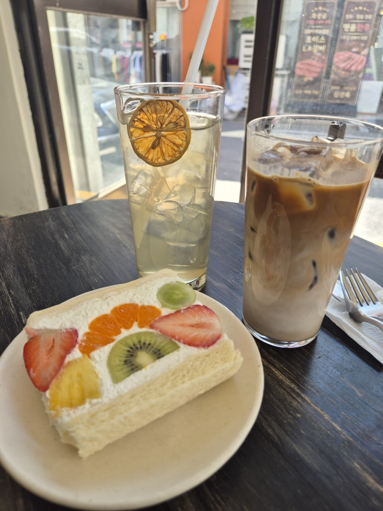 Cafe Kiso : café à desserts et fruit sando près de l'Université de Corée (Jongam, Séoul)